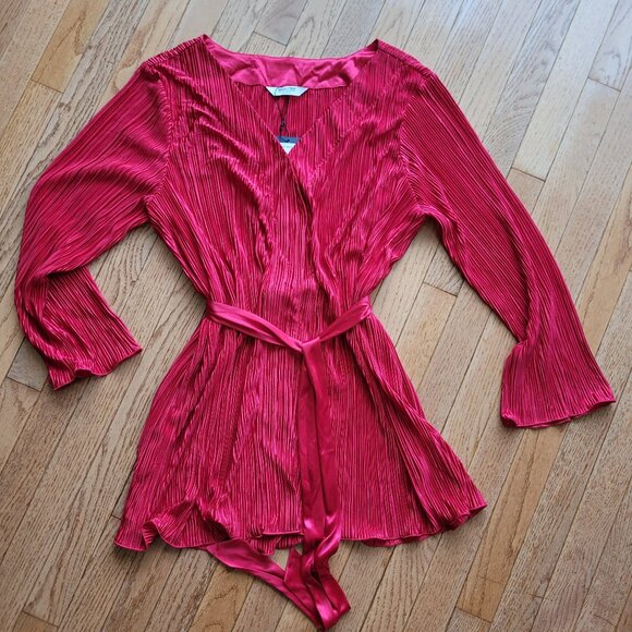 NWT Smash+ Tess Tasia Festive Red Long-Sleeve Top M/L Jacket - Picture 2 of 10